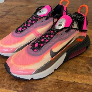 Brand new in box Nike w air max 2090 SE